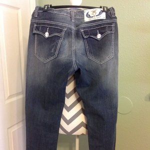 NWOT! WOMEN'S PREMIUM DENIM COTTON BLEND STRETCH DISTRESSED JEANS ~ SIZE 6
